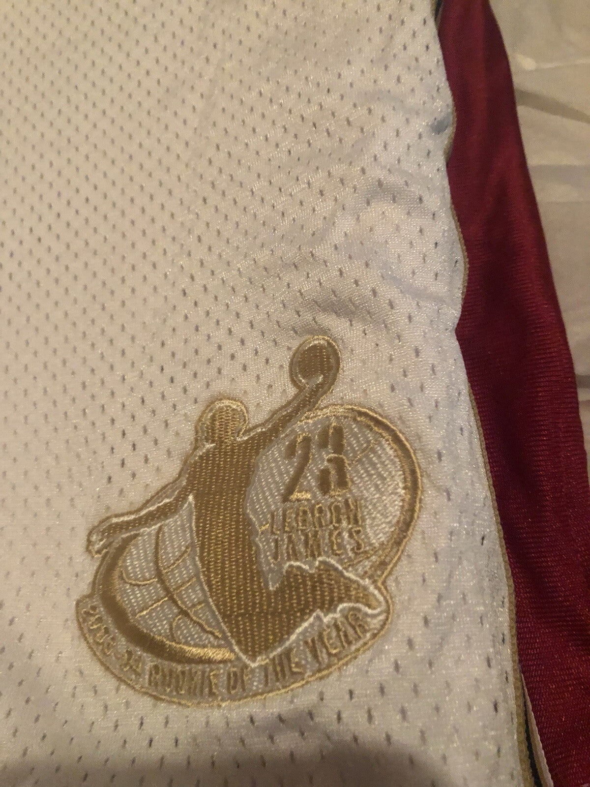 71/123 LEBRON JAMES “ROOKIe Of The YEAR” AUTO JERSEY! Comes W/ UDA COA BOX DOCS!