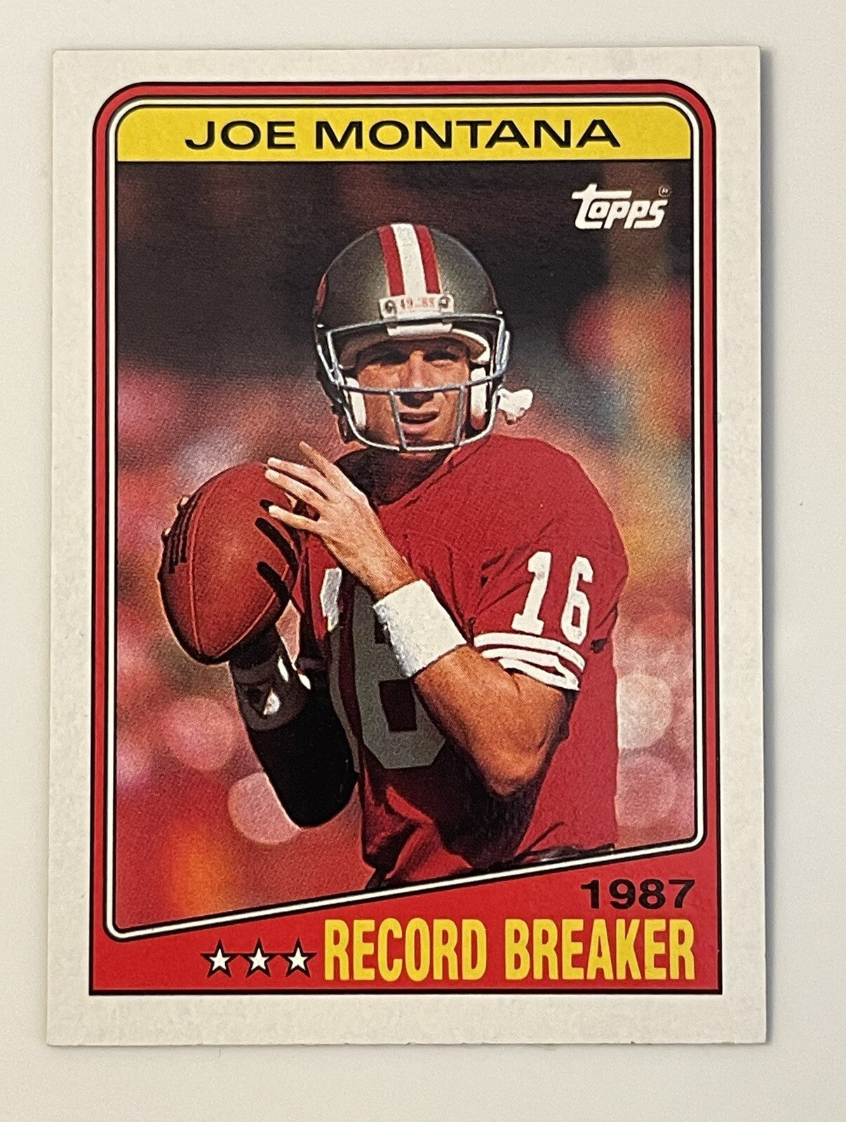 1988 Topps - Joe Montana* Card #4 - NFL San Francisco 49'ers -Record Breaker HOF