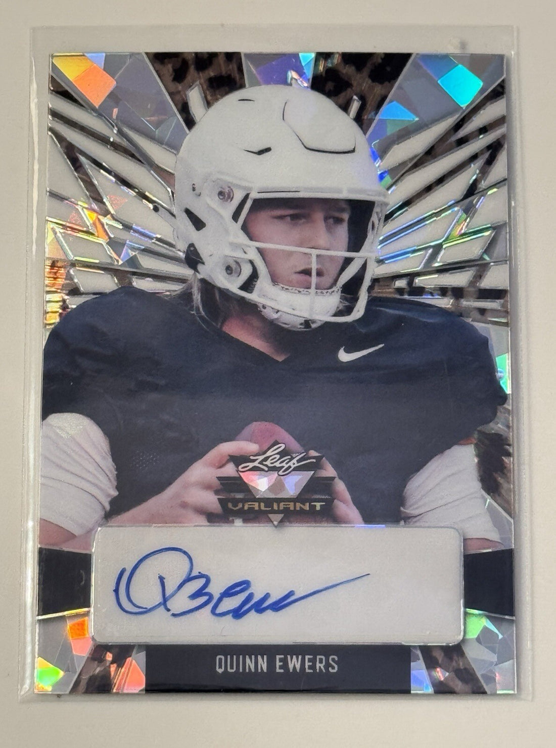 3/5 Quinn Ewers RC* Auto - 2022 Leaf Valiant NCAA TEXAS Longhorns - Card #PA-QE1