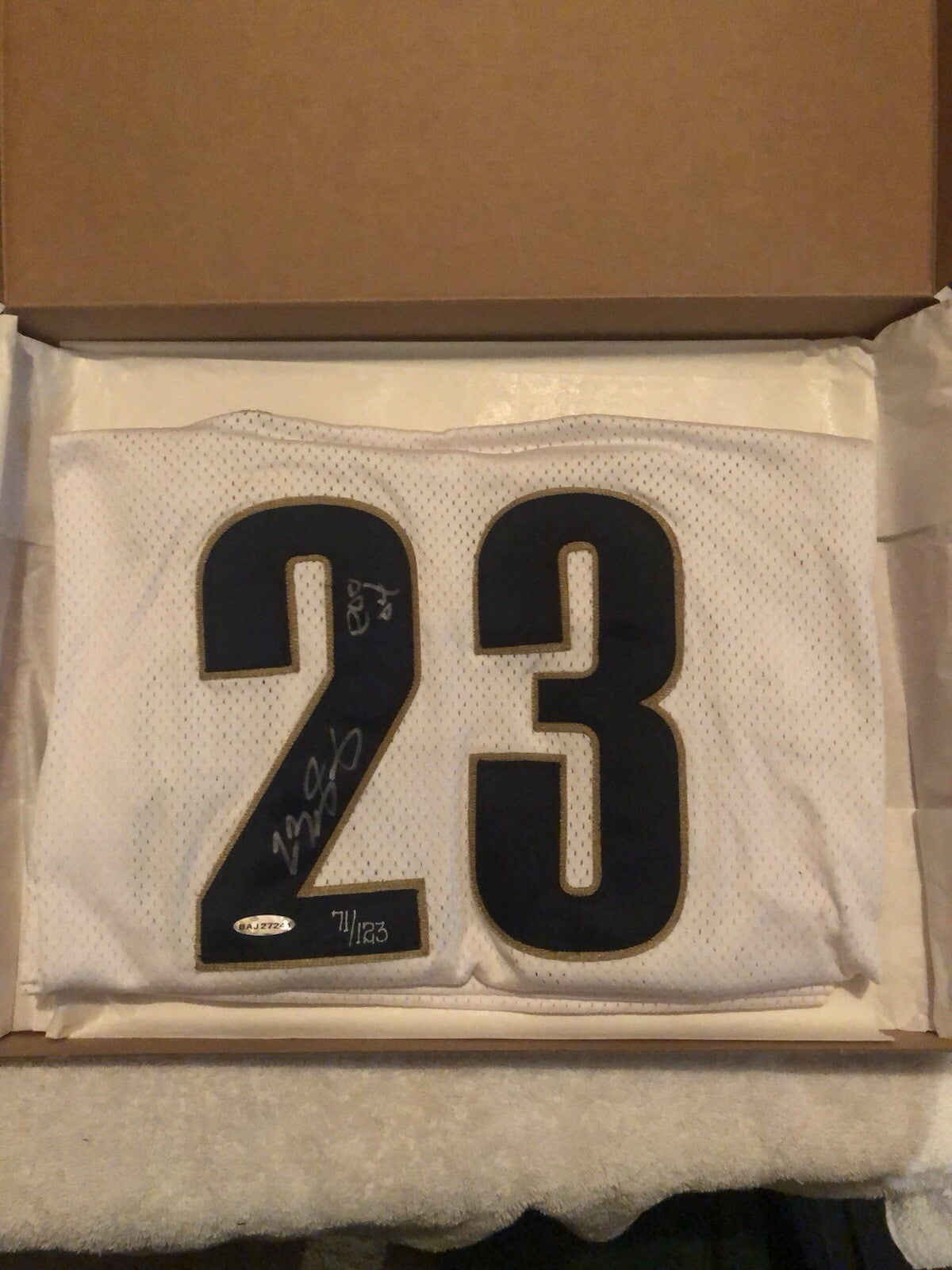 71/123 LEBRON JAMES “ROOKIe Of The YEAR” AUTO JERSEY! Comes W/ UDA COA BOX DOCS!