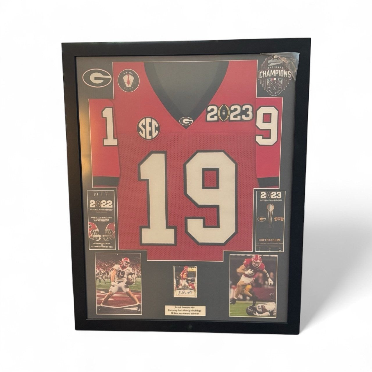 Brock Bowers* #19 Georgia Bulldogs Framed Jersey Beckett Auto CFP Champs 2022-23