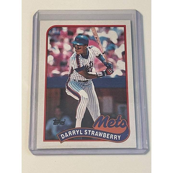 1989 TOPPS Baseball Darryl Strawberry New York Mets trading card #300 in protective sleeve