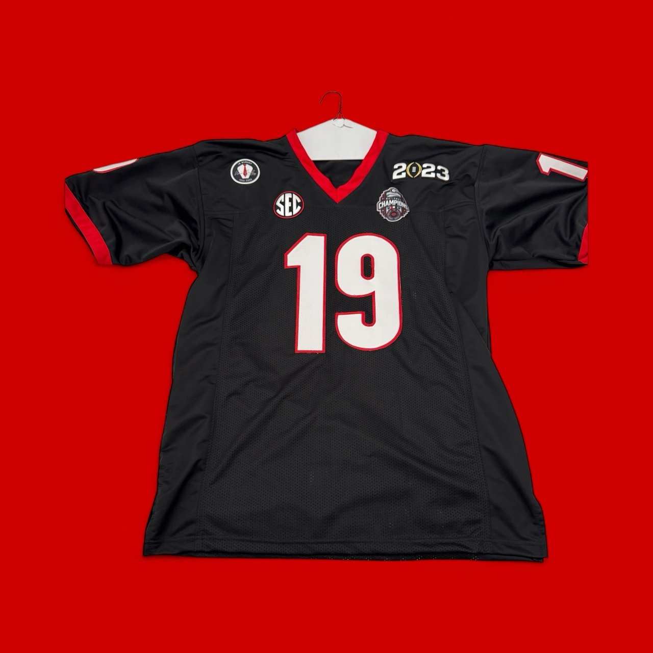 Brock Bowers signed UGA Georgia Bulldogs black jersey #19 with 2023 CFP patches and Beckett authentication