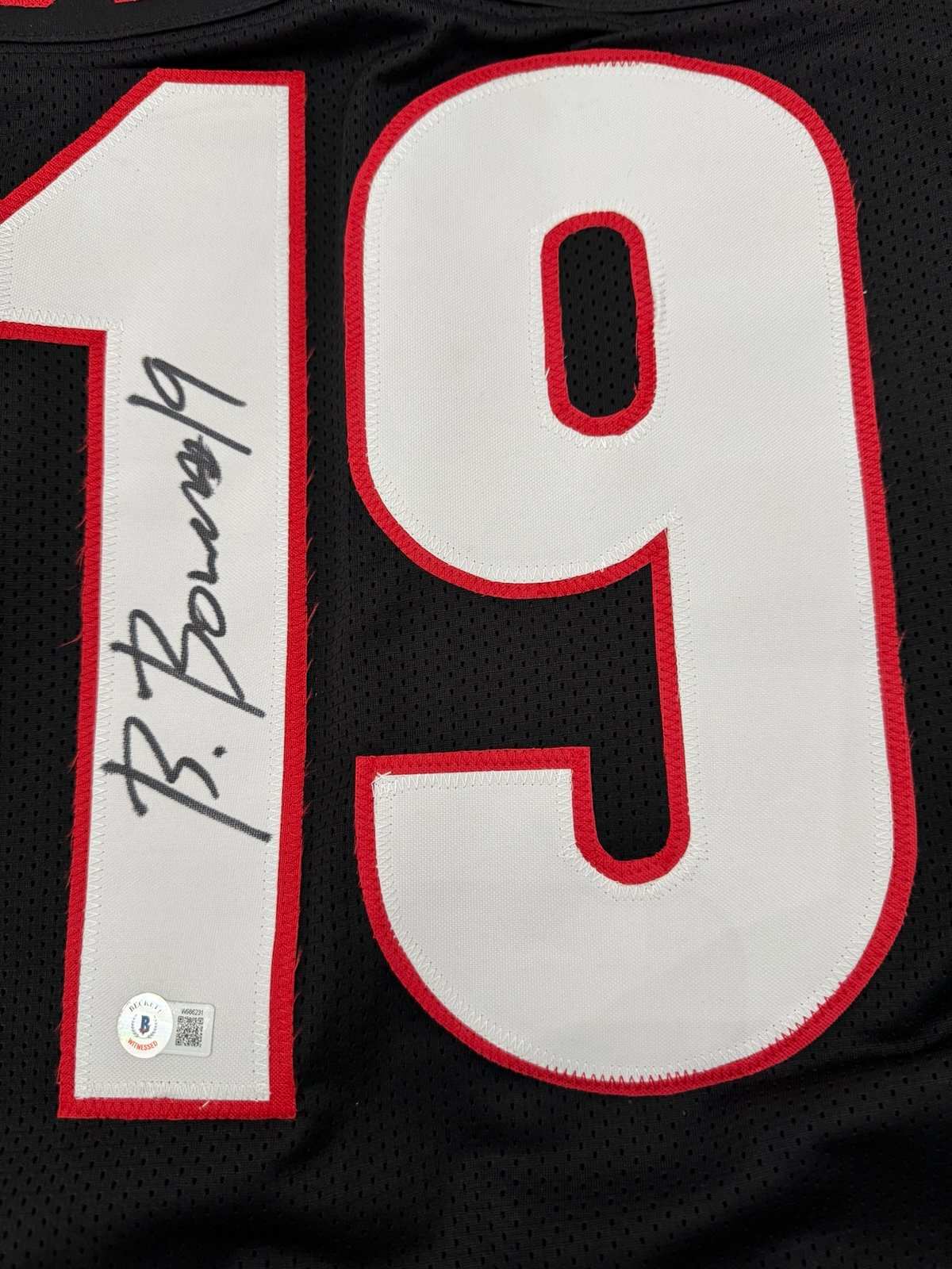 Brock Bowers signed Georgia Bulldogs #19 black jersey with Beckett authentication sticker